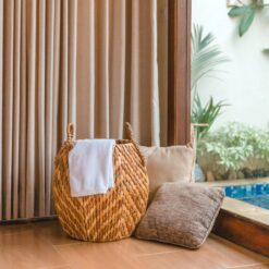 Alternative view of Grote wasmand opbergmand decoratieve mand ronde mand mand WAYAG van geweven waterhyacint met beige en bruin zigzagpatroon