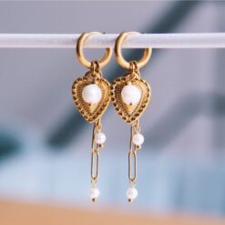Oorbel met hart, parel en parelketting