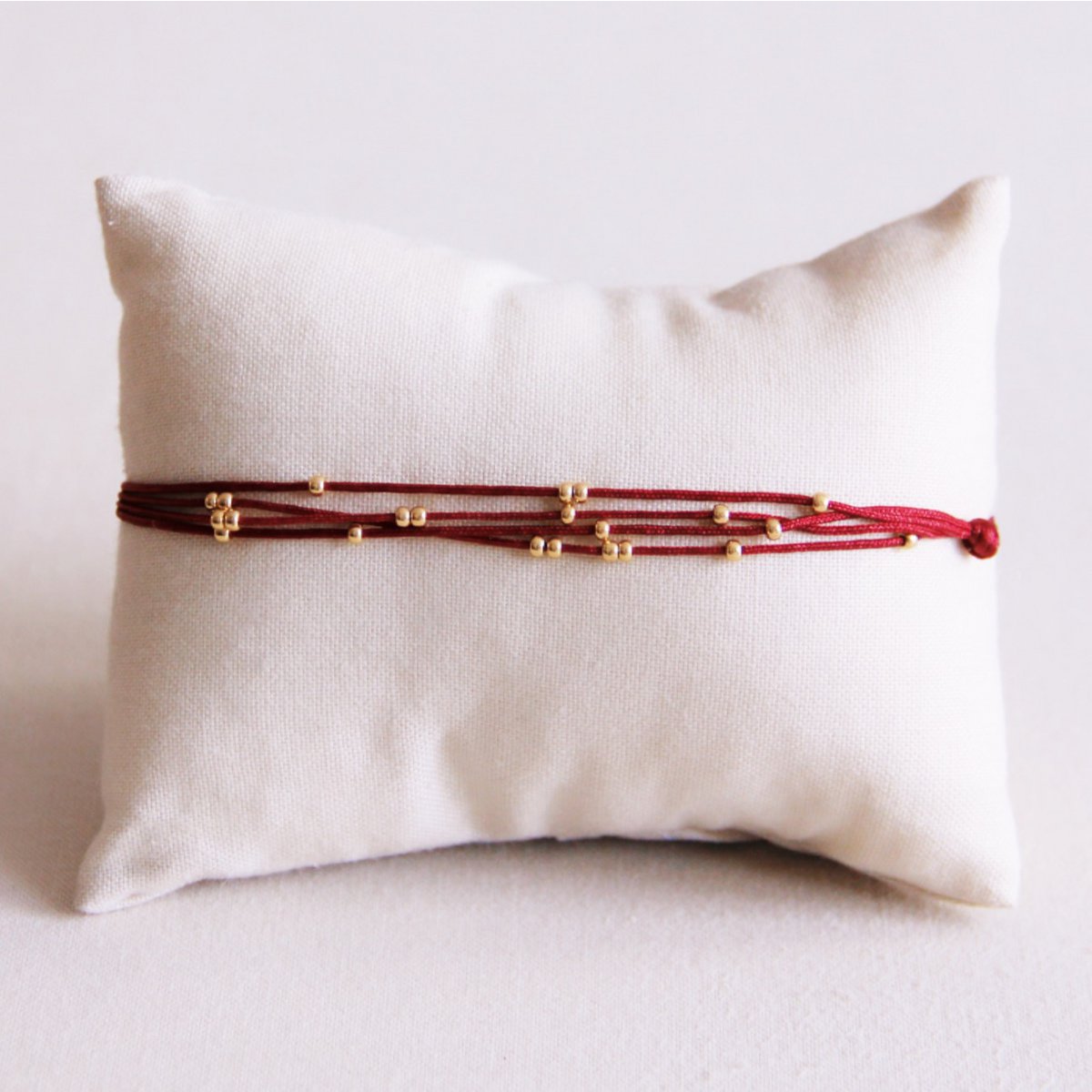 Viervoudige satijnen armband met kralen - Bordeaux - Afbeelding 2