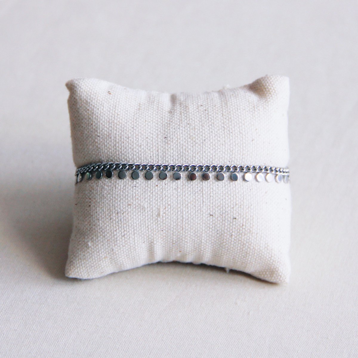 SA833: Stalen schakelarmband met muntjes - zilver