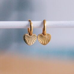CB336: RVS creolen met fantasie hart - goud