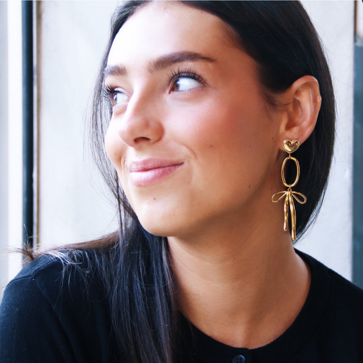 Statement oorbel met elegante strikhanger - Afbeelding 2