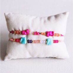 Alternative view of Satijnen armband met edelstenen, chips en goudkleurige details - lichtroze/mint