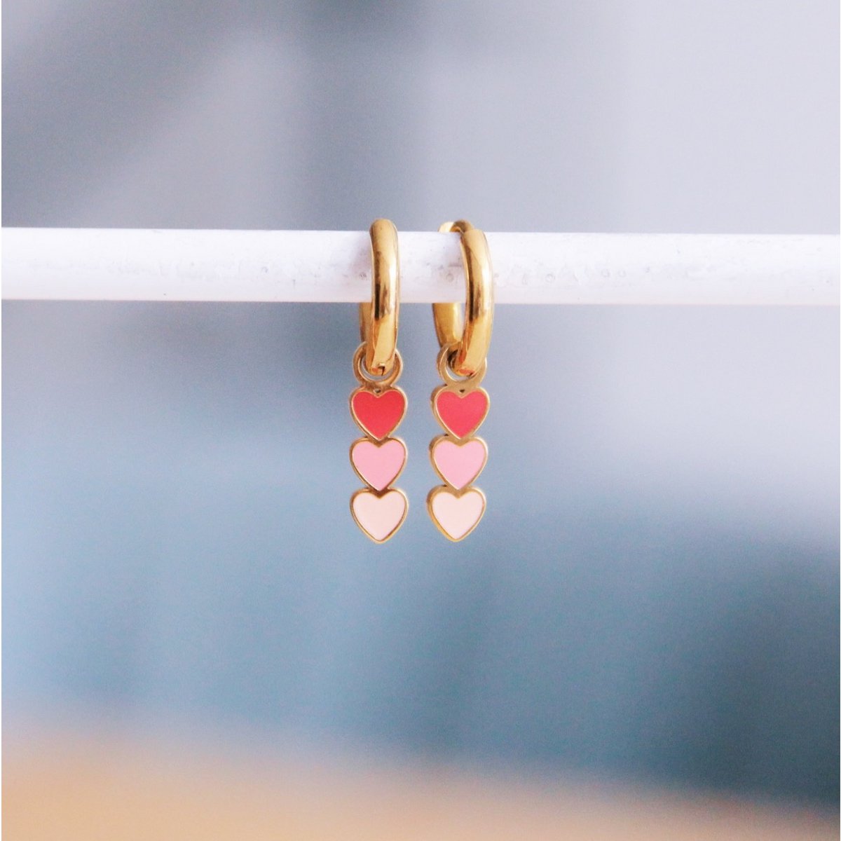 Roestvrijstalen hoepel oorbellen met 3 harten - koraal/roze/naakt