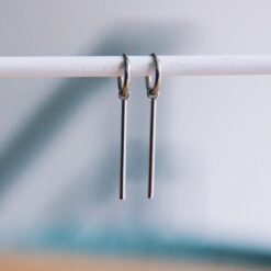 Edelstaal oorringen met staafje XL β zilver