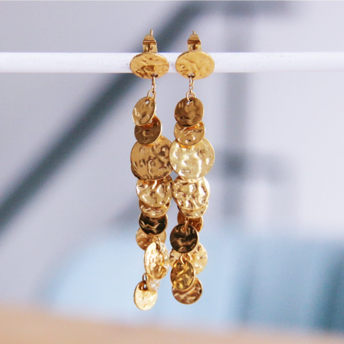 Oorknopjes met een ketting van muntjes