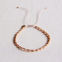 Edelsteen armband met vergulde miyuki β perzik