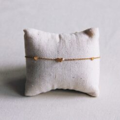 Fijne roestvrijstalen armband met 3 mini hartjes - goud