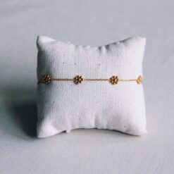 Alternative view of Roestvrij stalen armband met fijne madeliefjesbloem - goud