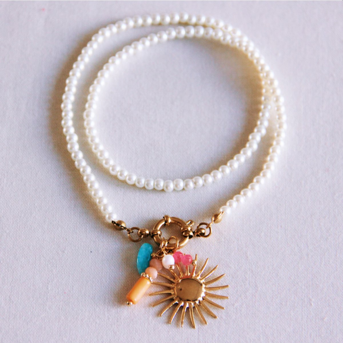 Parelsketting met zon en cluster van edelstenen