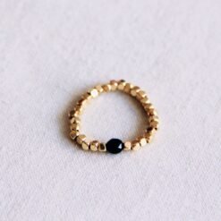 Elastische ring met natuursteen - zwart