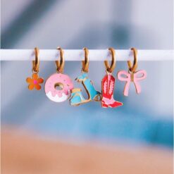 Alternative view of Roestvrijstalen hoepel oorbellen met donut - roze