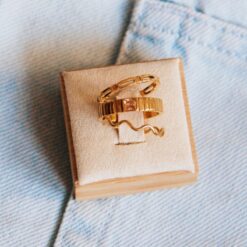 Alternative view of Roestvrijstalen minimalistische golfring - goud