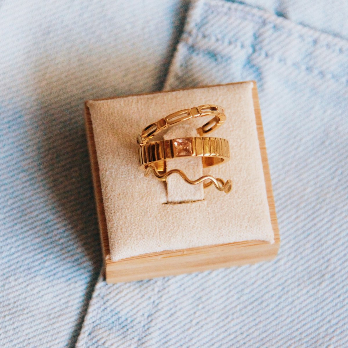 Roestvrijstalen minimalistische golfring - goud - Afbeelding 2