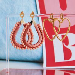 Alternative view of RVS oorbel met XL open hart – goud