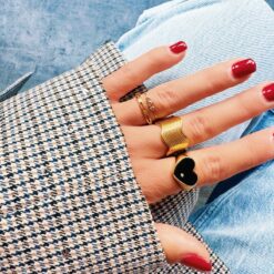 Alternative view of Ring met vierkante kristalsteen - rood