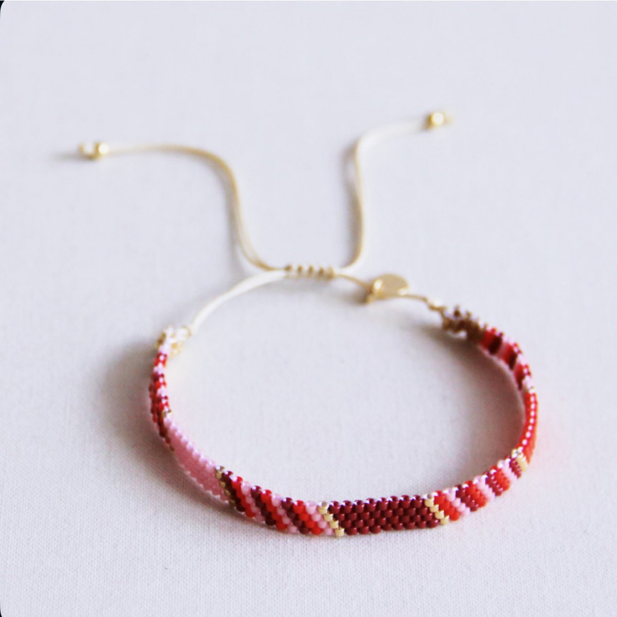 Gestreepte geweven armband - lila/rood/bordeaux