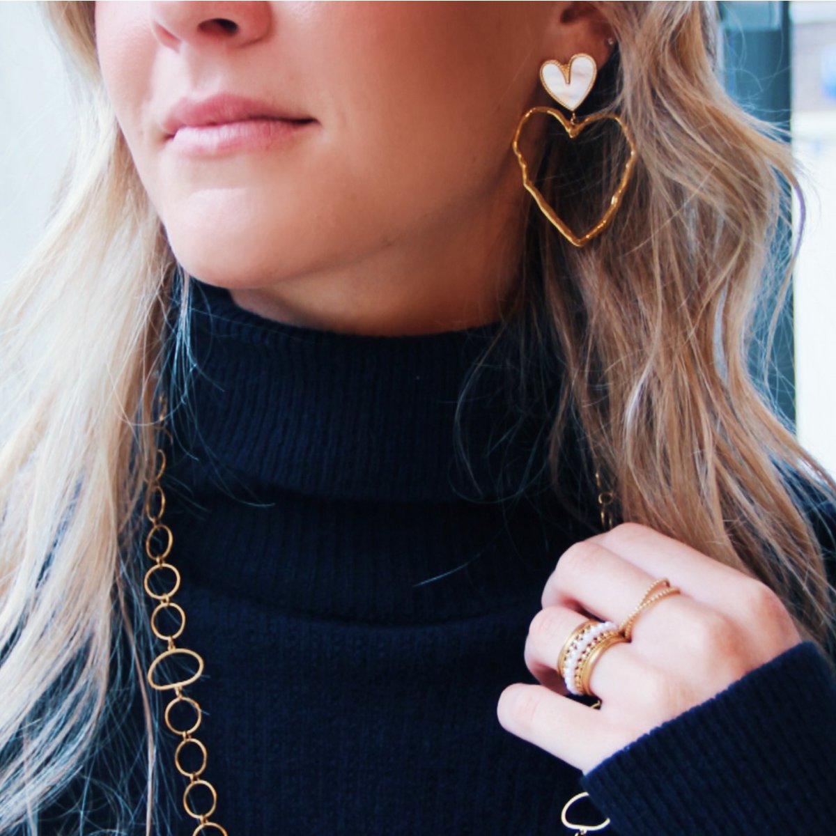 Statement oorbel met parelmoer en open hart - Afbeelding 2