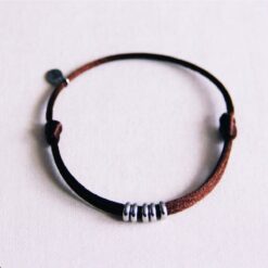 Satijnen armband met ringen β donkerbruin/zilver