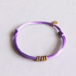 Satijnen armband met ringen β lila/goud
