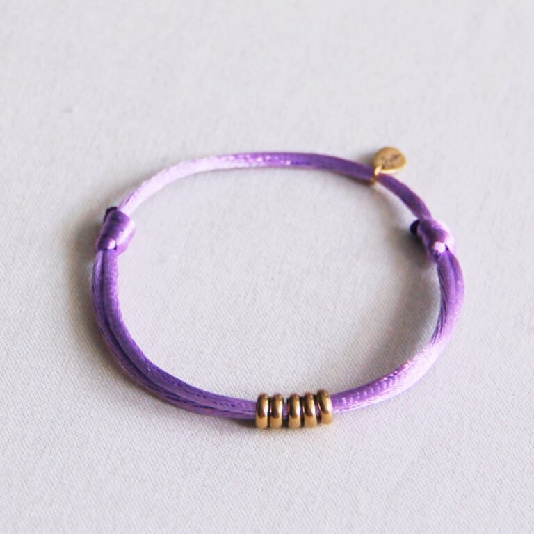 Satijnen armband met ringen – lila/goud