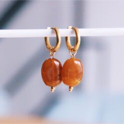 Brede ring met ovale harsbedel - kameel