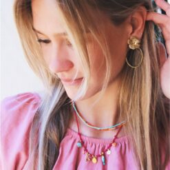 Alternative view of Ovale verklaring oorbellen met bloem