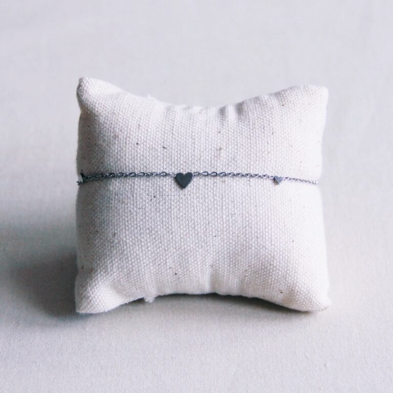 Edelstalen fijne armband met 3 mini hartjes – zilver - Afbeelding 2