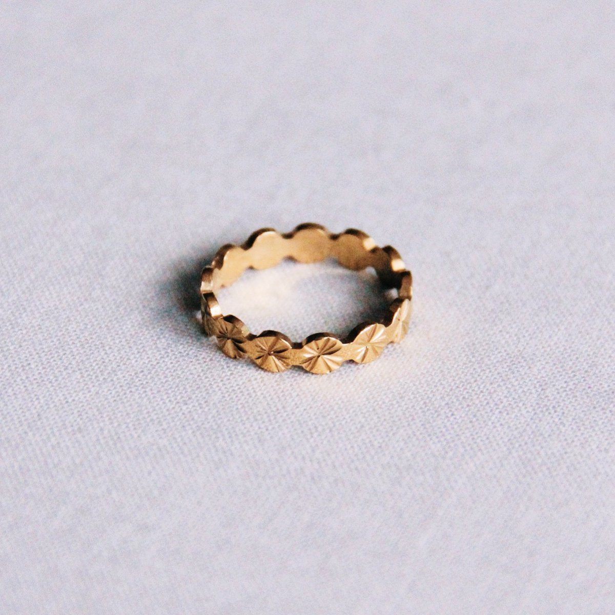 Stalen ring met fantasieprint - goud