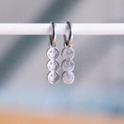 Roestvrijstalen oorringen met 3 smileys β zilver