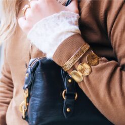 Alternative view of Brede armband met open patroon