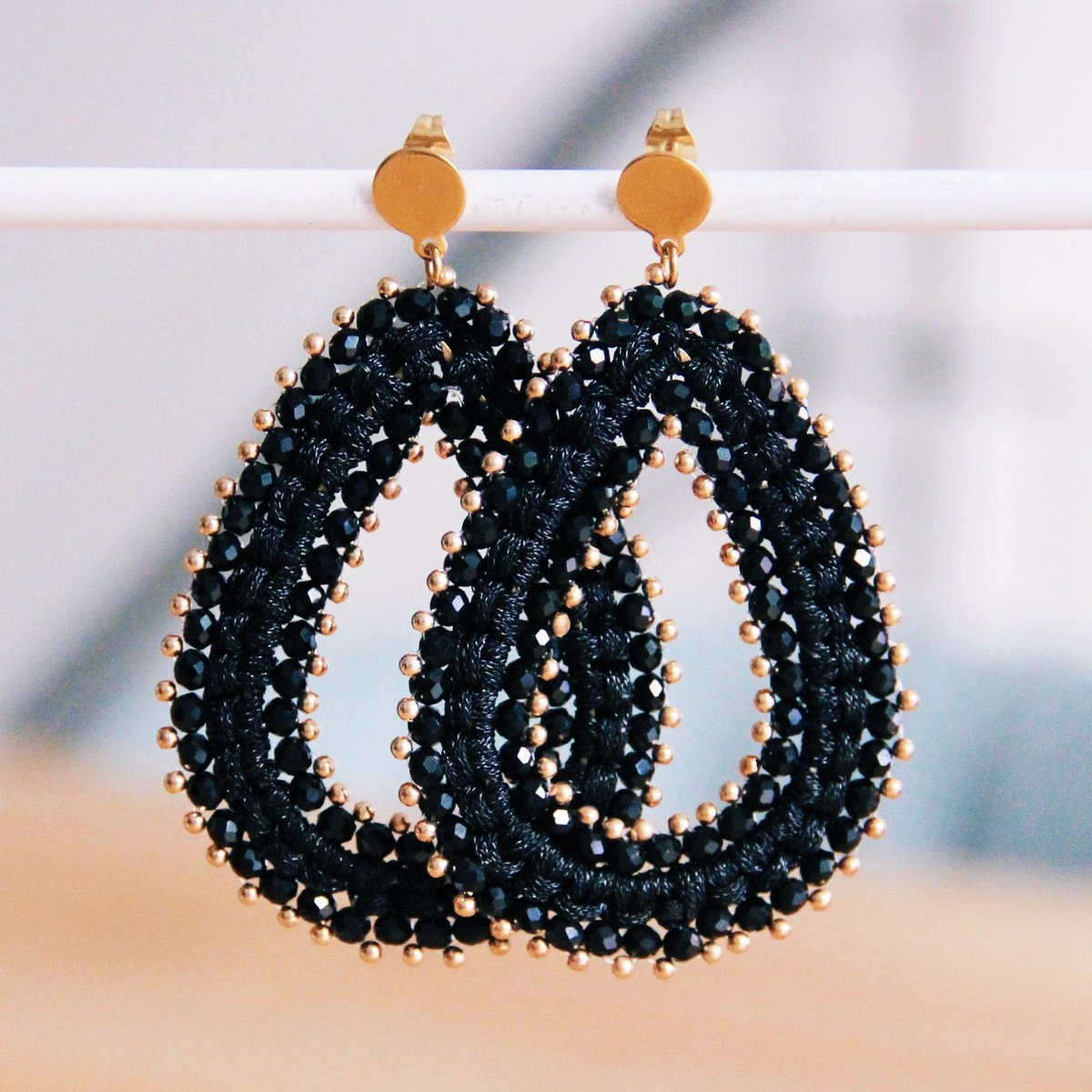 Statement earring woven facet drop - black