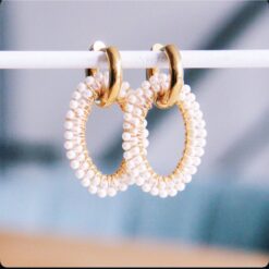 Brede oorbel met ovale facet hanger – parels