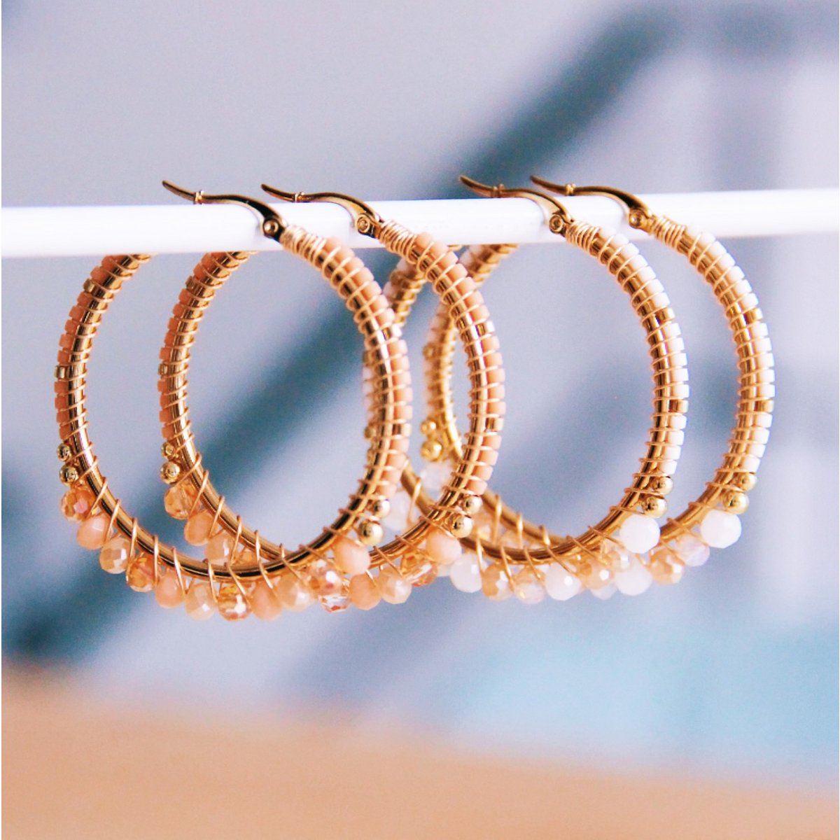 Round Hoop -oorbellen met facetten en Miyukis - Peach - Afbeelding 4