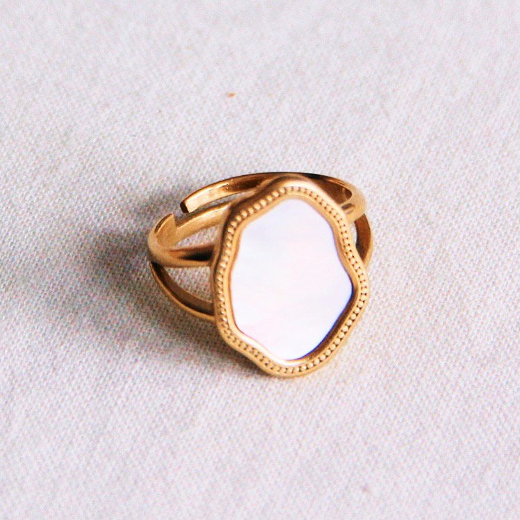 Statement ring met ovale steen - parelmoer