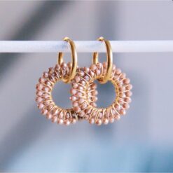 Oorrel met ronde gefacetteerde hanger - mokka