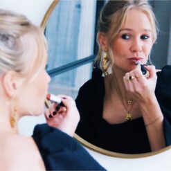 Alternative view of Oorknopjes met een ketting van muntjes