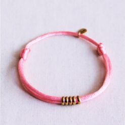 Satijnen armband met ringen – roze/goud