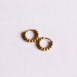 Alternative view of Roestvrijstalen oorringen 10 mm "ballen" - goud