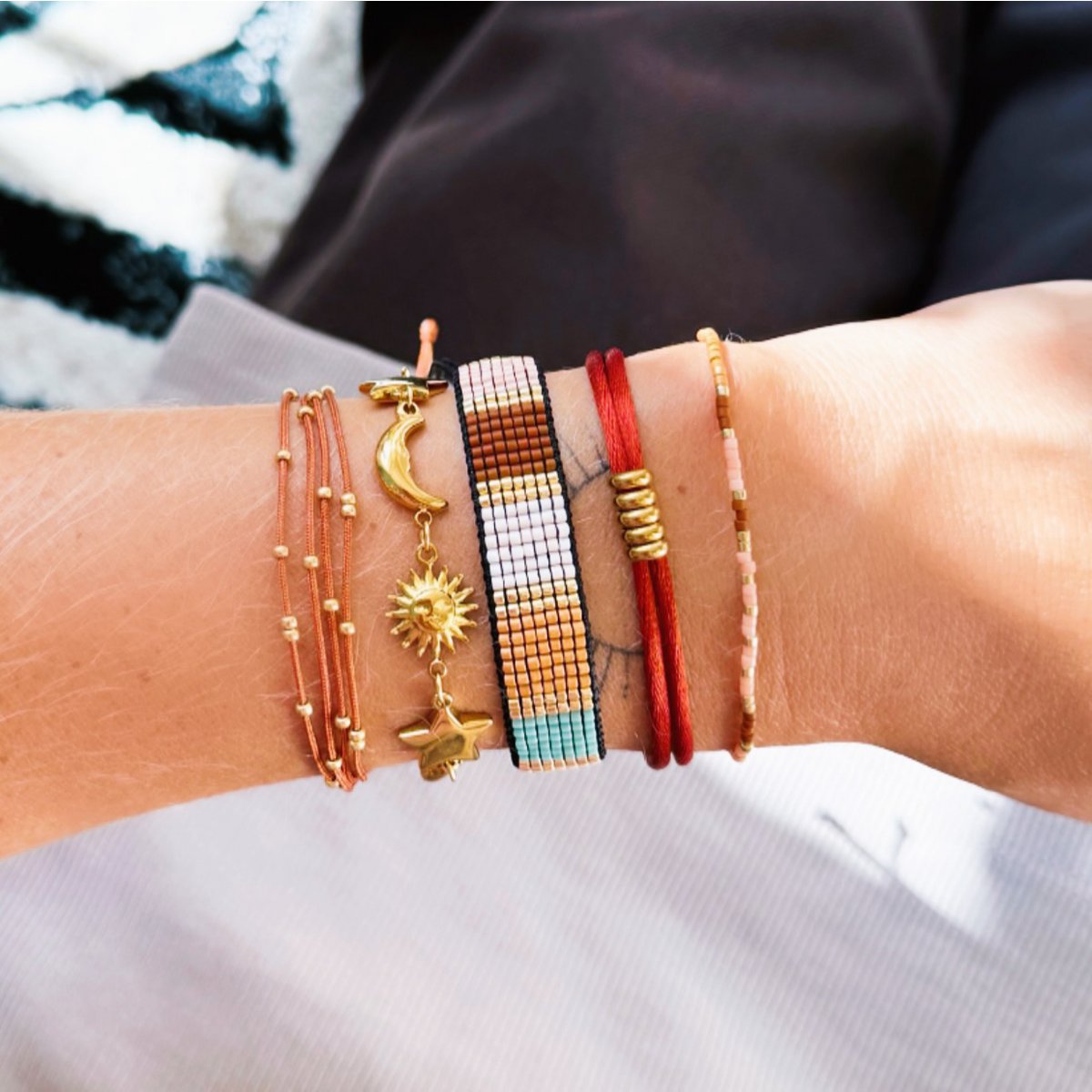 Viervoudige satijnen armband met kralen - Bordeaux - Afbeelding 3