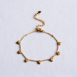 SA853: Bedelarmband met mini hartjes β goud