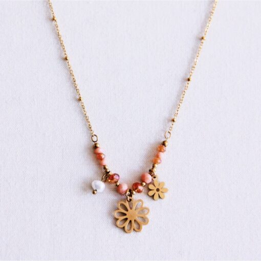 Fijne ketting met facetten, parel en bloemencharme - naakt
