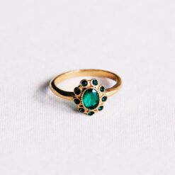 R612: Roestvrijstalen vintage ring met groene stenen - goud
