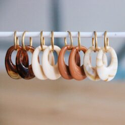 Alternative view of Edelstaal oorbel met harsdruppel – gemengd/goud